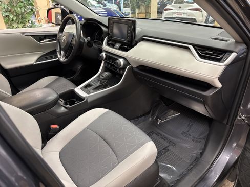 Used 2022 Toyota RAV4 XLE w/ Convenience Package image 18