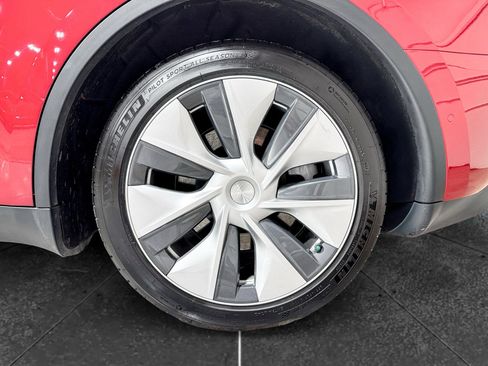 Used 2021 Tesla Model Y Long Range image 32