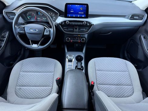 Used 2022 Ford Escape SE w/ SE Sport Appearance Package image 17