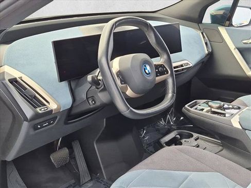 Used 2023 BMW iX xDrive50 w/ Sport Package AWD/4WD image 9
