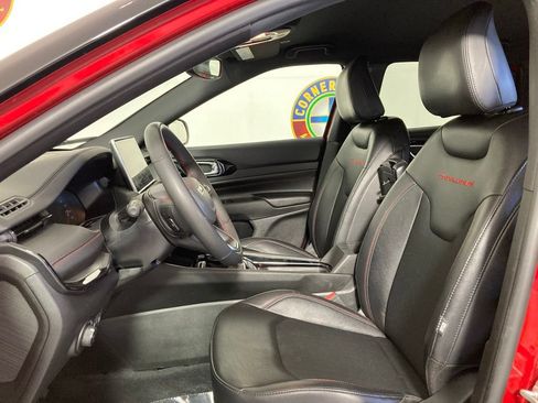 Used 2025 Jeep Compass Trailhawk AWD/4WD image 12