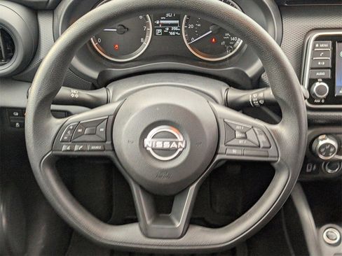 Certified 2025 Nissan Kicks Play S image 11