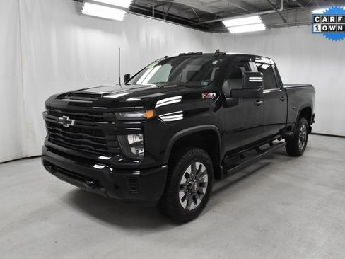 Used 2024 Chevrolet Silverado 2500 Custom w/ Custom Value Package image 2