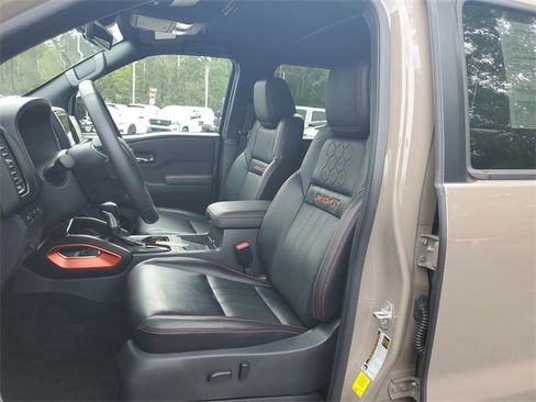 Used 2023 Nissan Frontier PRO-4X w/ Pro-4X Premium Package image 15