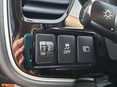 Used 2018 Mitsubishi Outlander AWD image 30