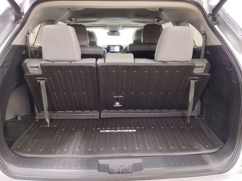 Used 2022 Toyota Highlander XLE image 17