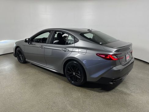 Used 2025 Toyota Camry SE FWD image 5