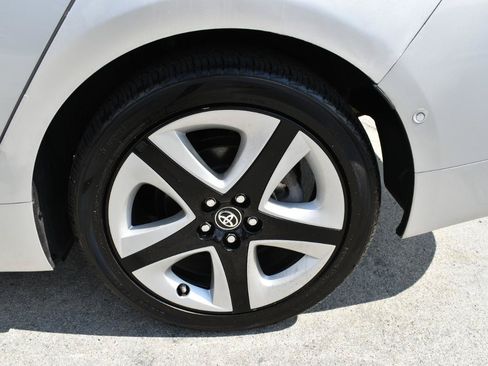 Used 2016 Toyota Prius Four Touring w/ Premium Convenience Package FWD image 30