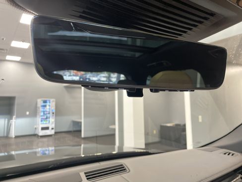 Used 2024 Land Rover Range Rover Sport SE image 30