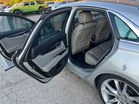 Used 2013 Cadillac XTS Premium image 12