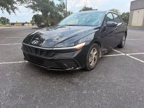 Used 2026 Hyundai Elantra SE FWD image 1