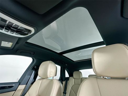 Certified 2026 Porsche Macan AWD/4WD image 35