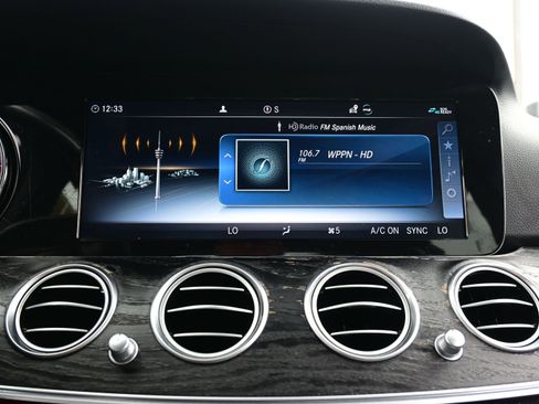 Used 2019 Mercedes-Benz E 300 4MATIC image 21