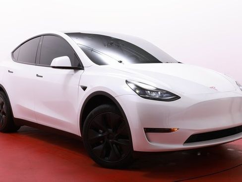 Used 2025 Tesla Model Y Long Range image 1