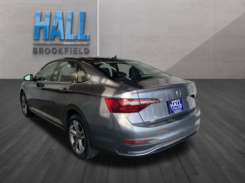 Certified 2022 Volkswagen Jetta SE image 4