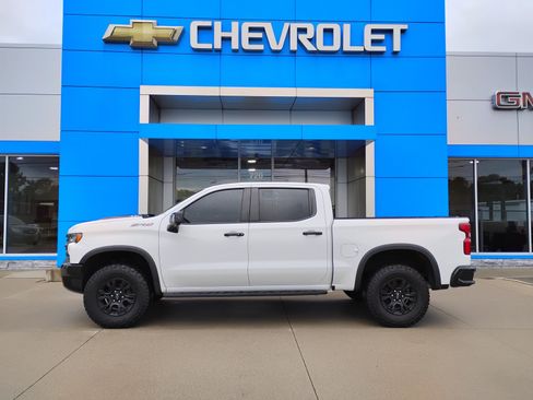 Used 2022 Chevrolet Silverado 1500 ZR2 w/ Technology Package AWD/4WD image 12
