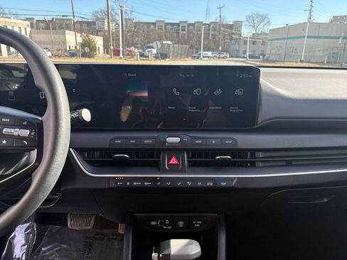 Used 2025 Kia K4 LXS image 18