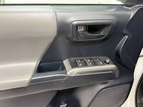 Certified 2018 Toyota Tacoma SR5 AWD/4WD image 15