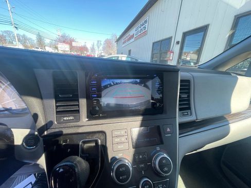 Used 2015 Toyota Sienna XLE AWD/4WD image 16