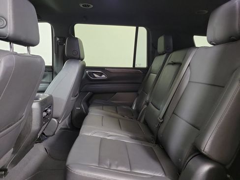Used 2022 Chevrolet Suburban LT w/ Luxury Package RWD image 23