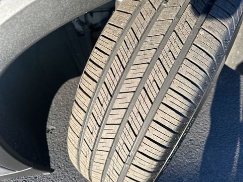 Used 2023 Chevrolet Traverse LT image 33