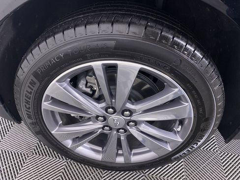 Certified 2024 Cadillac XT5 Premium Luxury image 17