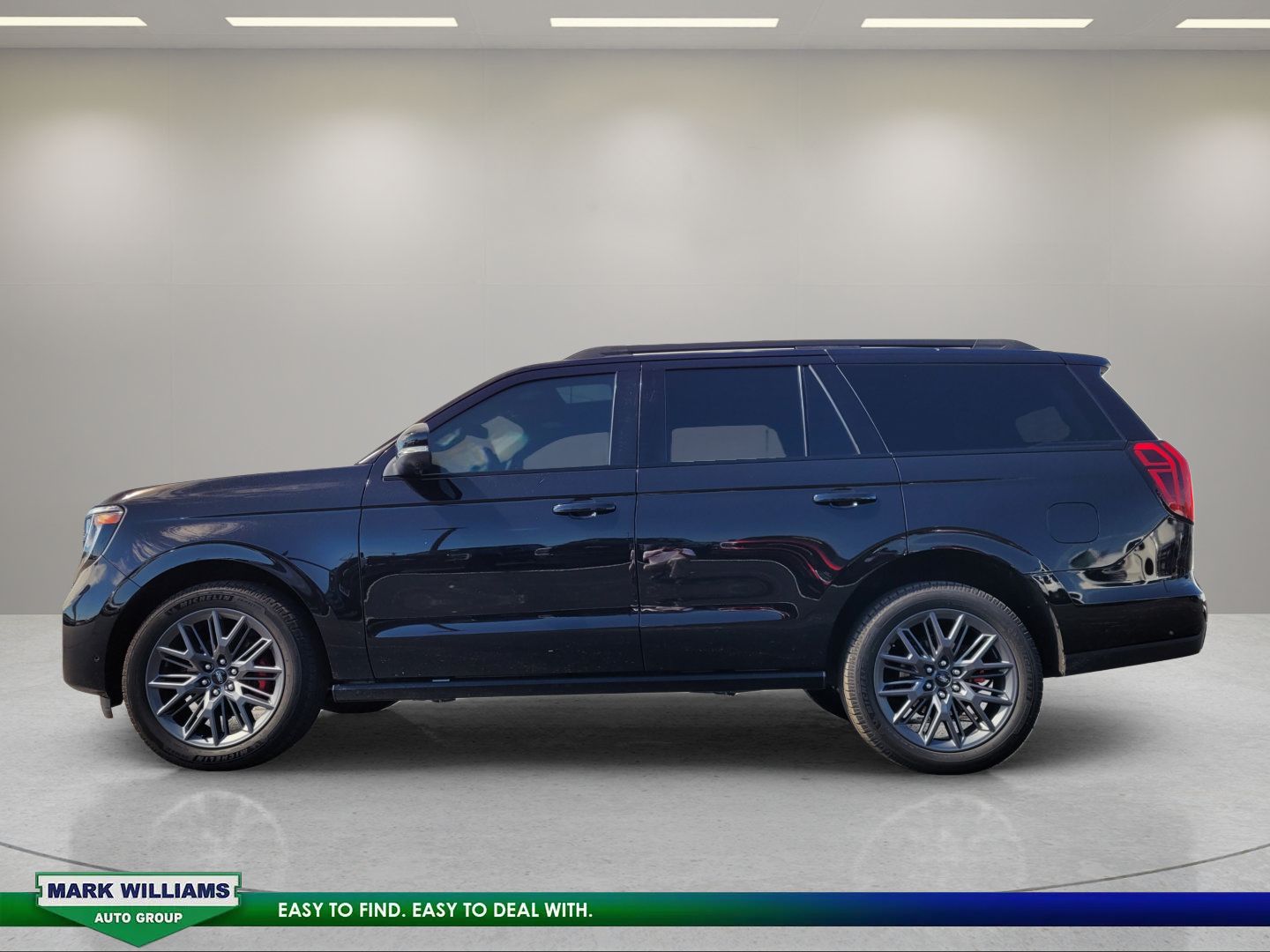 Used 2025 Ford Expedition Platinum w/ Stealth Performance Package AWD/4WD image 7