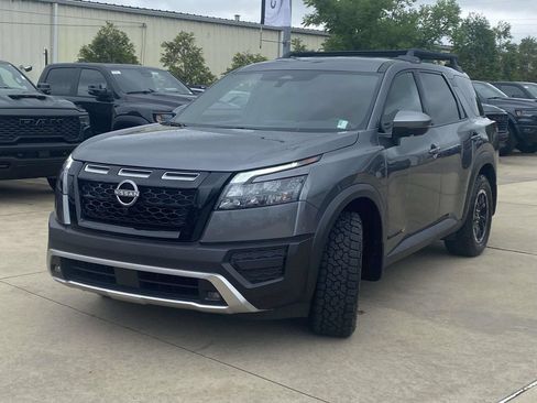 Used 2025 Nissan Pathfinder Rock Creek AWD/4WD image 3