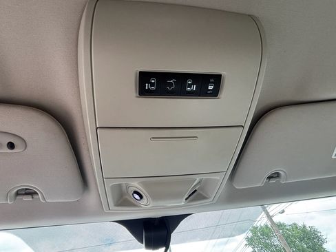 Used 2013 Chrysler Town & Country Touring-L w/ Driver Convenience Group FWD image 33
