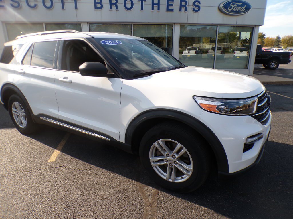 Used 2021 Ford Explorer XLT w/ Equipment Group 202A AWD/4WD image 28