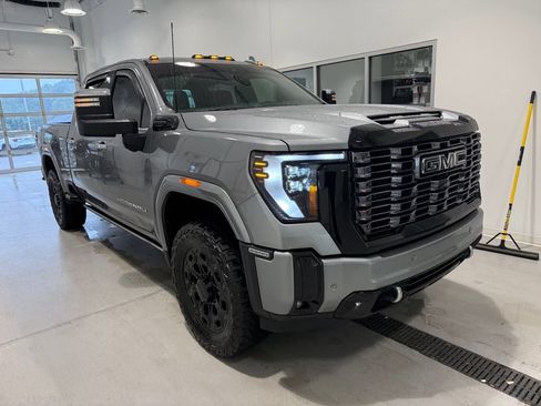 Used 2025 GMC Sierra 2500 Denali Ultimate AWD/4WD image 2