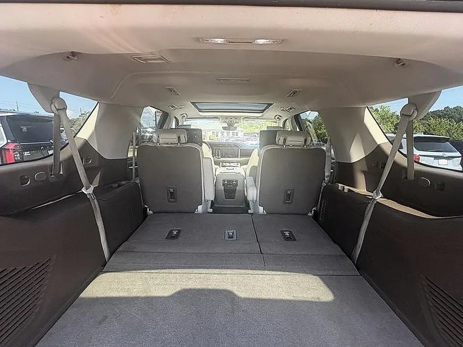 Used 2021 GMC Yukon XL Denali w/ Denali Premium Package AWD/4WD image 37