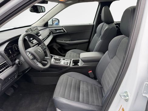 Used 2025 Mitsubishi Outlander SE AWD/4WD image 12