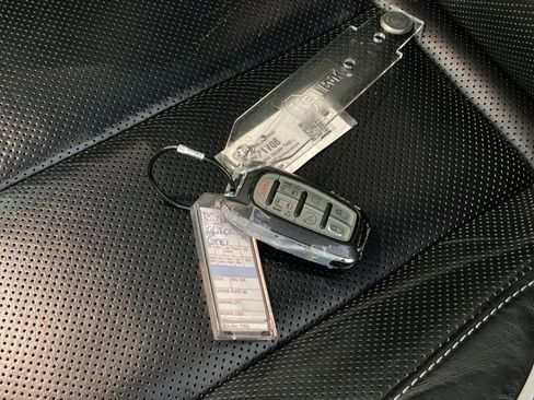 Used 2024 Chrysler Pacifica Limited image 41