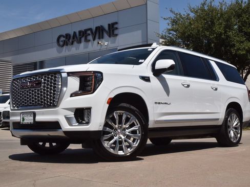 Used 2024 GMC Yukon XL Denali w/ Advanced Technology Package AWD/4WD image 2