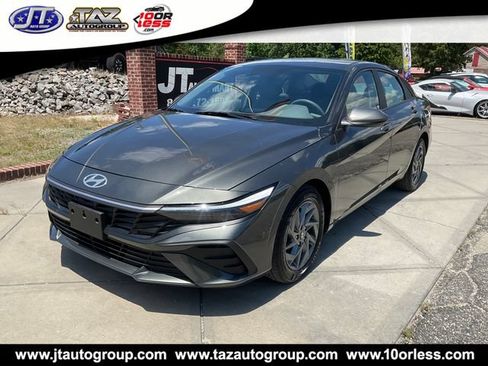 Used 2024 Hyundai Elantra SEL FWD image 3