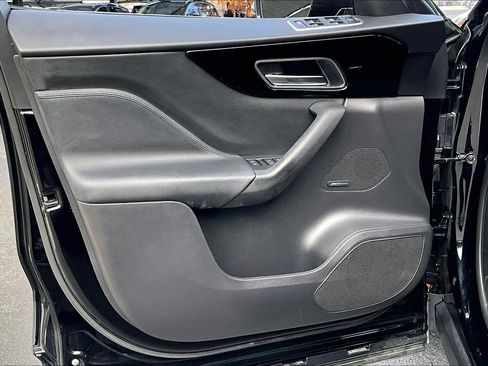 Used 2019 Jaguar F-PACE Premium image 21