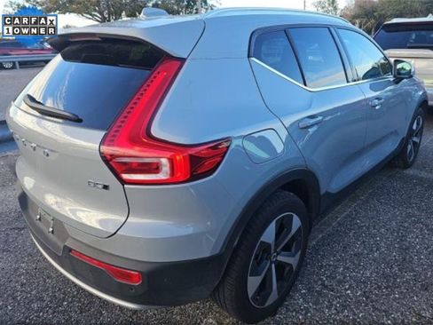 Used 2025 Volvo XC40 B5 Plus image 2