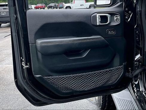 Used 2020 Jeep Wrangler Unlimited Sahara AWD/4WD image 20
