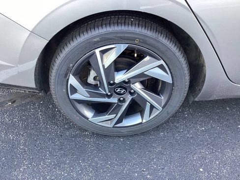 Used 2025 Hyundai Elantra SEL FWD image 32