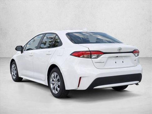 Used 2021 Toyota Corolla LE FWD image 5