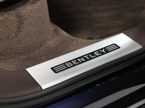 Used 2021 Bentley Bentayga AWD/4WD image 79