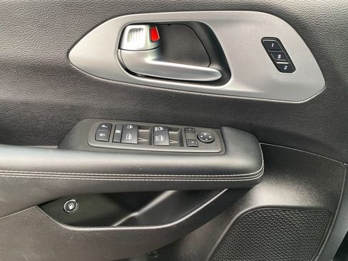 Used 2022 Chrysler Pacifica Touring-L w/ S Appearance Package image 14