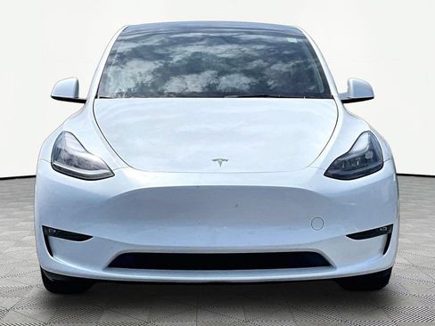 Used 2024 Tesla Model Y Long Range AWD/4WD image 3