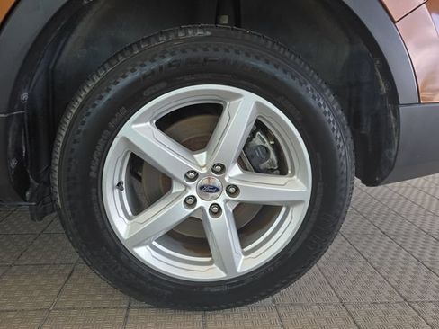 Used 2017 Ford Explorer XLT w/ Equipment Group 202A FWD image 24