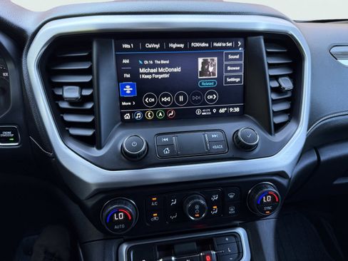 Used 2023 GMC Acadia SLT w/ Preferred Package image 26