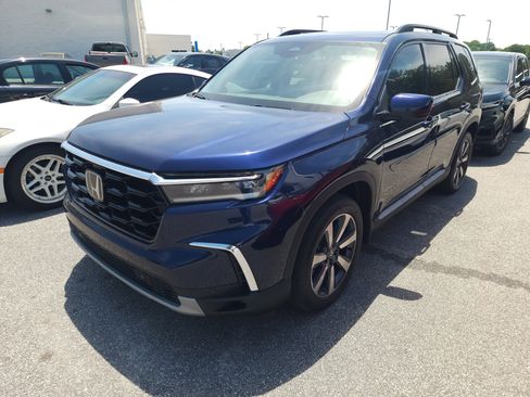 Used 2023 Honda Pilot Touring image 3