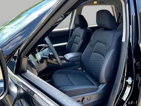Used 2025 Nissan Pathfinder SV FWD image 8