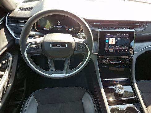 Certified 2023 Jeep Grand Cherokee Altitude AWD/4WD image 12