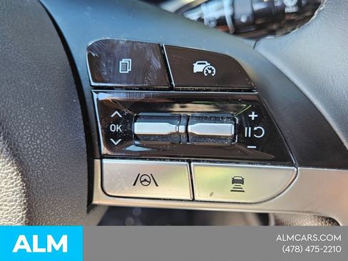 Used 2025 Hyundai Elantra SEL FWD image 23